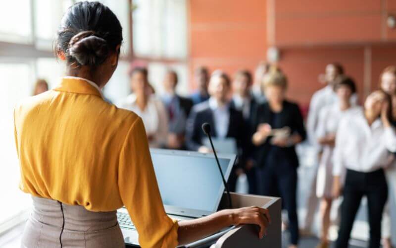 Master public speaking How to Master Public Speaking As a Non-Native English Speaker