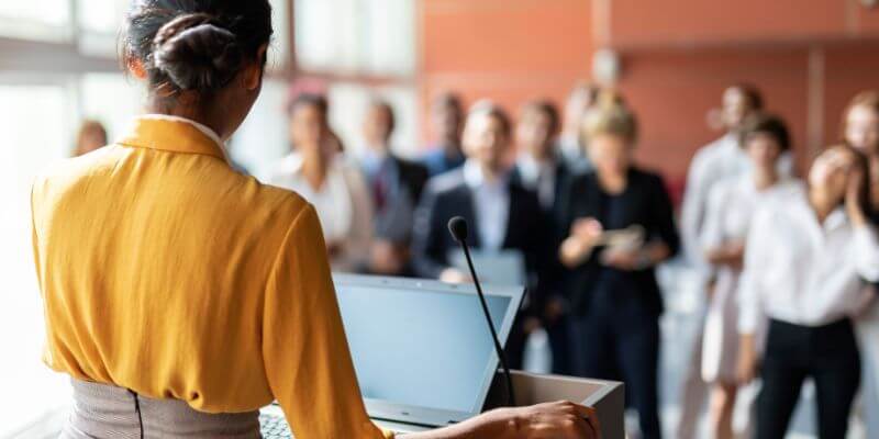 Mastering the American Accent – Public Speaking Mastering the American Accent: A Key to Effective Public Speaking